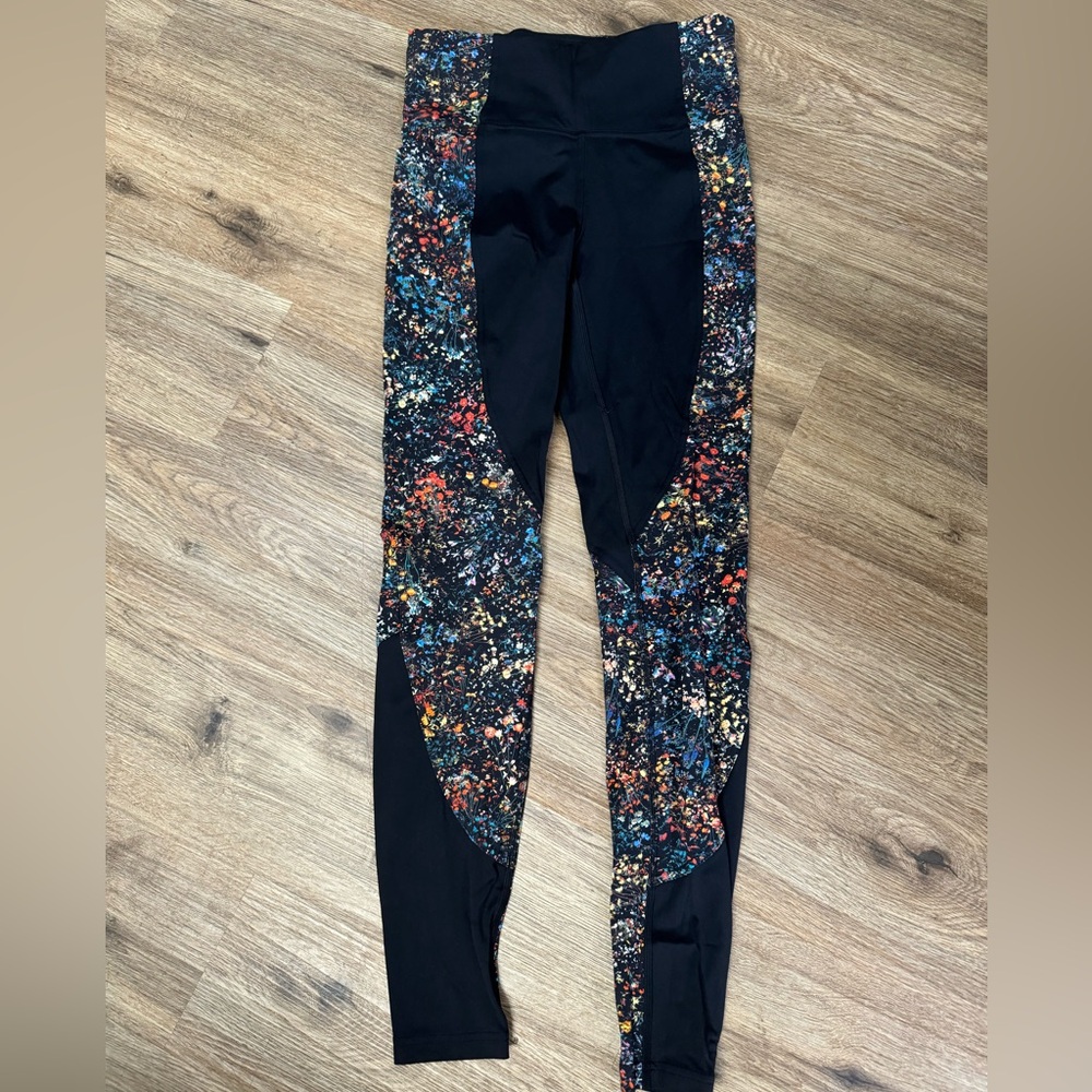Lululemon Wake & Train Black Flowerescent Color Block Tight 28" Leggings size 6